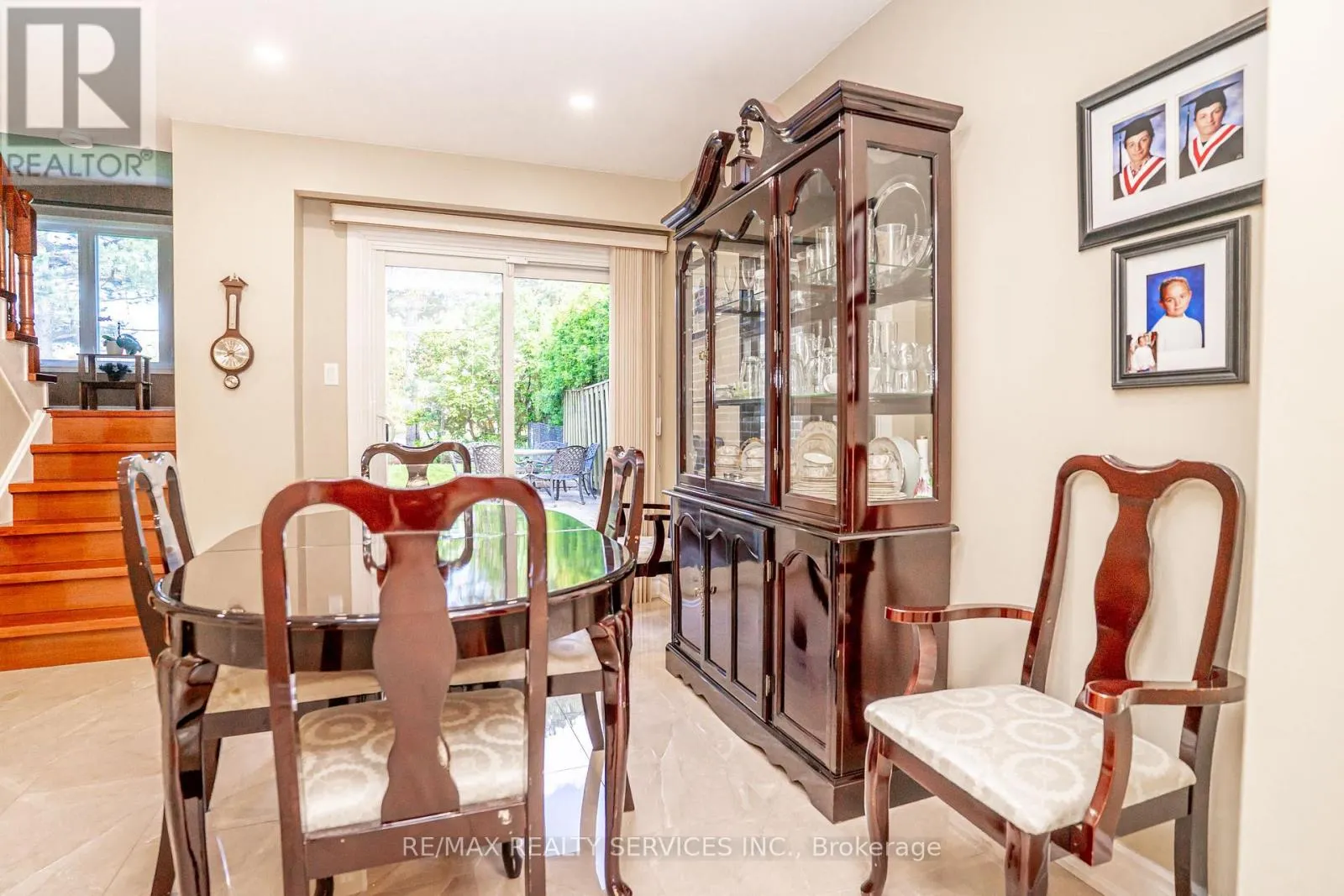 32 WINTERFOLD DRIVE