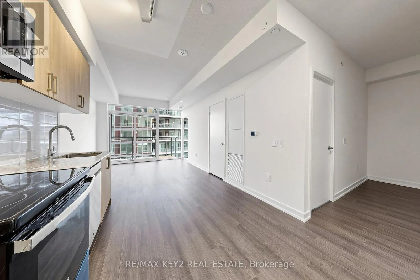 2316 - 4010 EGLINTON AVENUE W