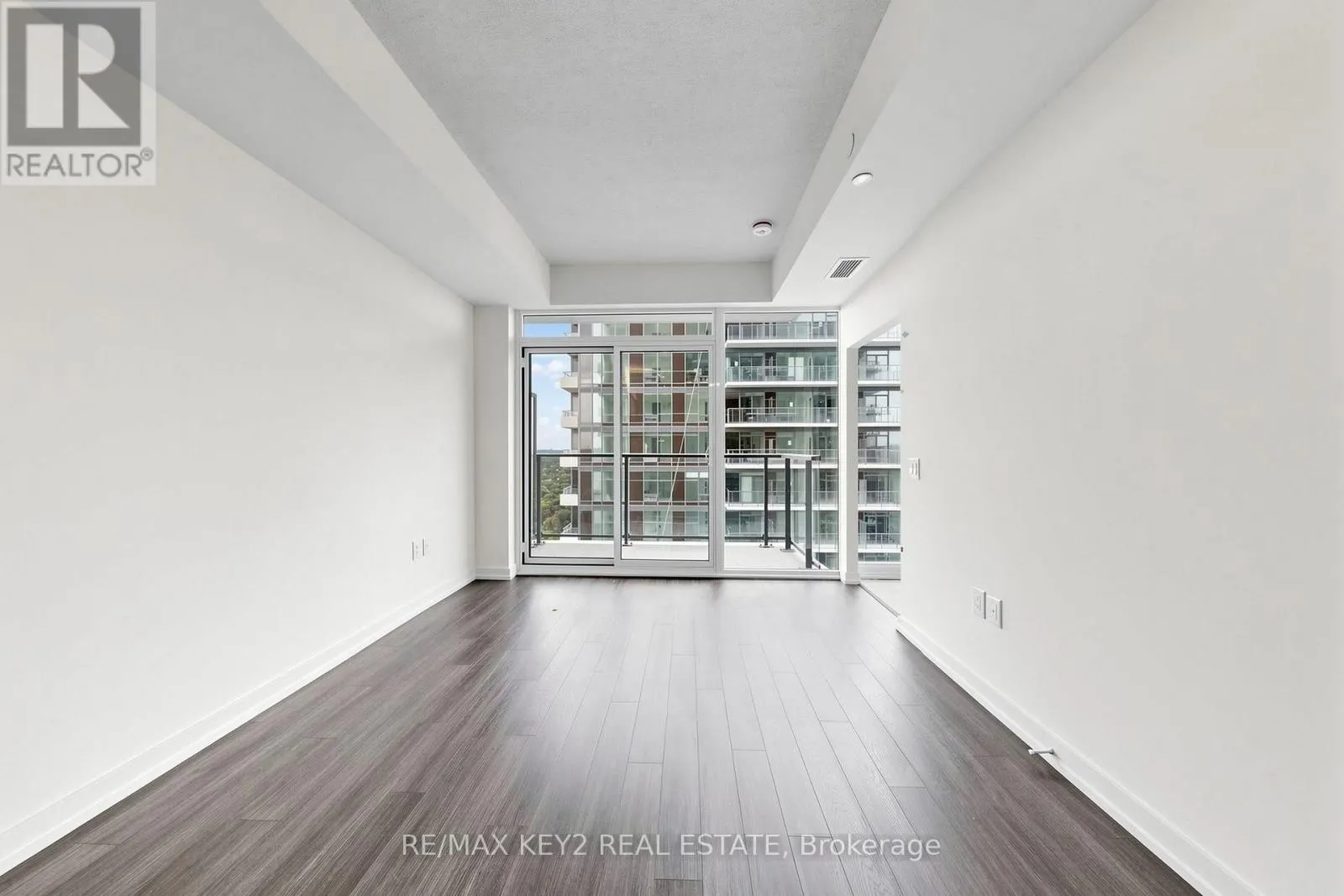 2316 - 4010 EGLINTON AVENUE W