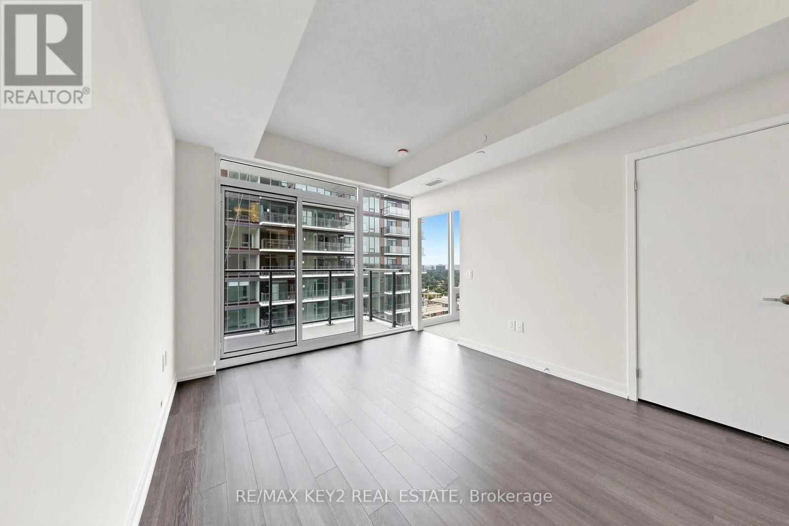 2316 - 4010 EGLINTON AVENUE W