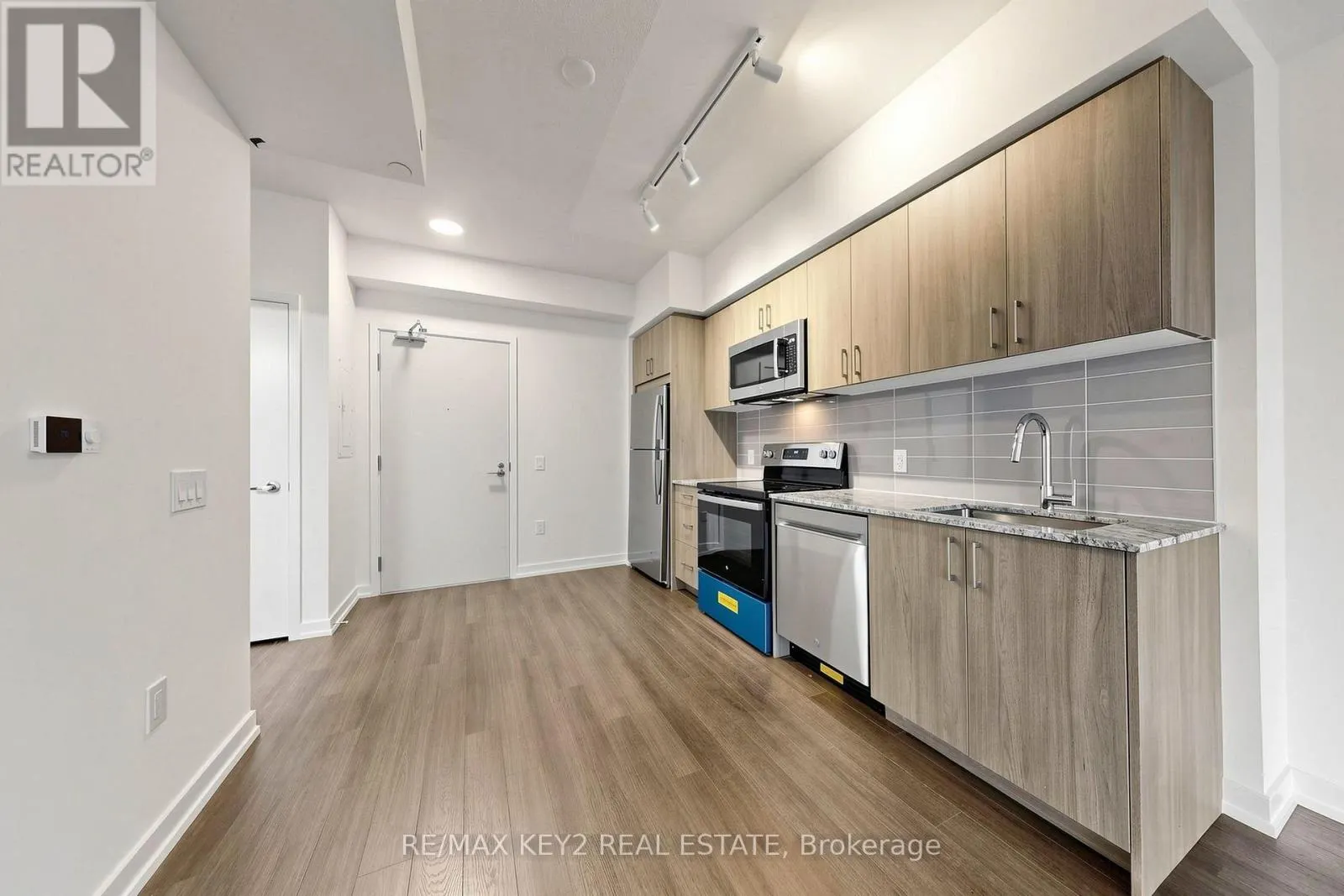 2316 - 4010 EGLINTON AVENUE W