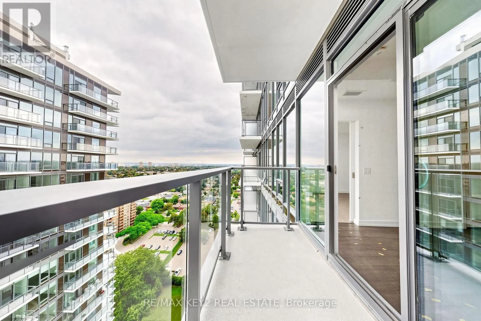2316 - 4010 EGLINTON AVENUE W