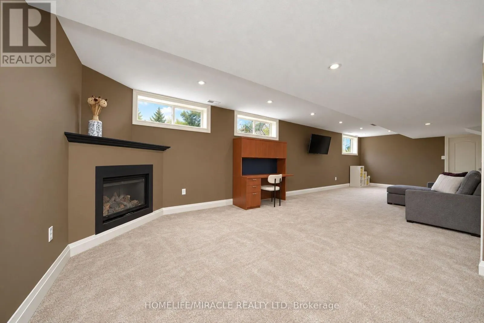 17 BUENA VISTA DRIVE