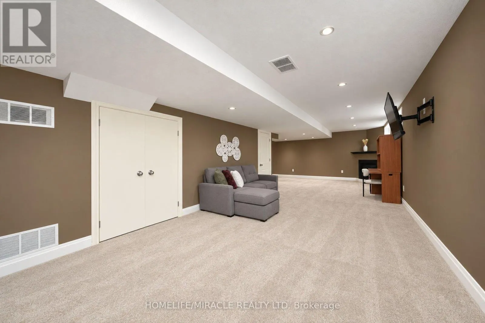 17 BUENA VISTA DRIVE