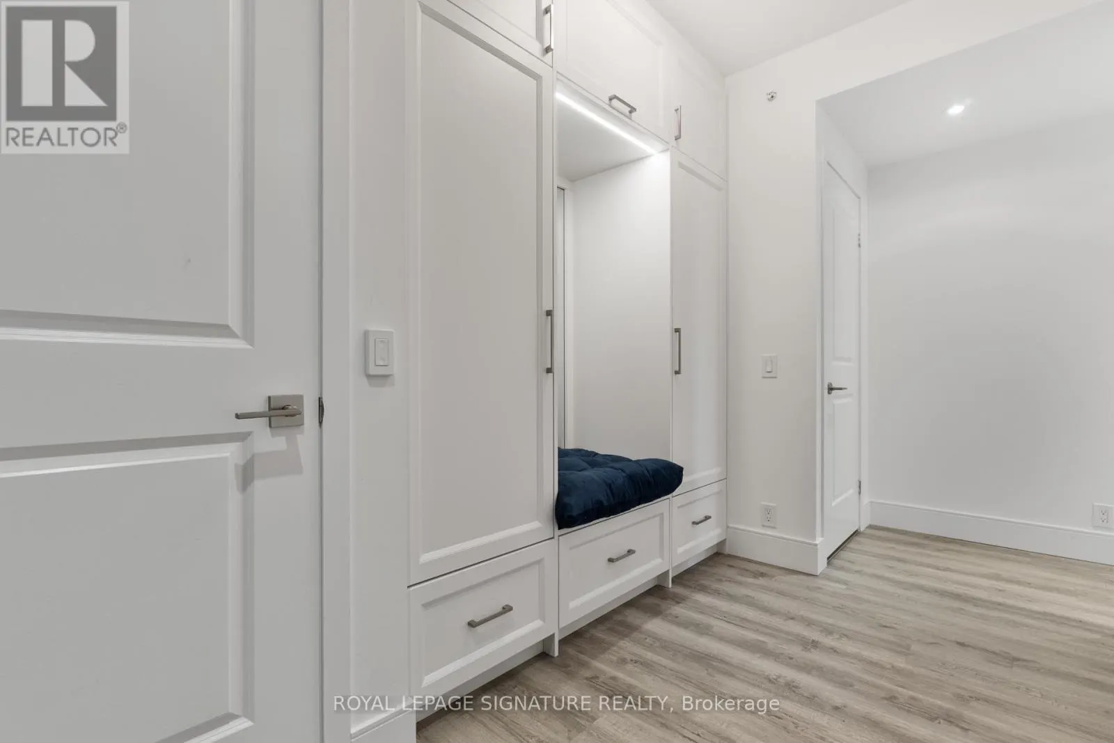 3109 - 10 PARKLAWN ROAD