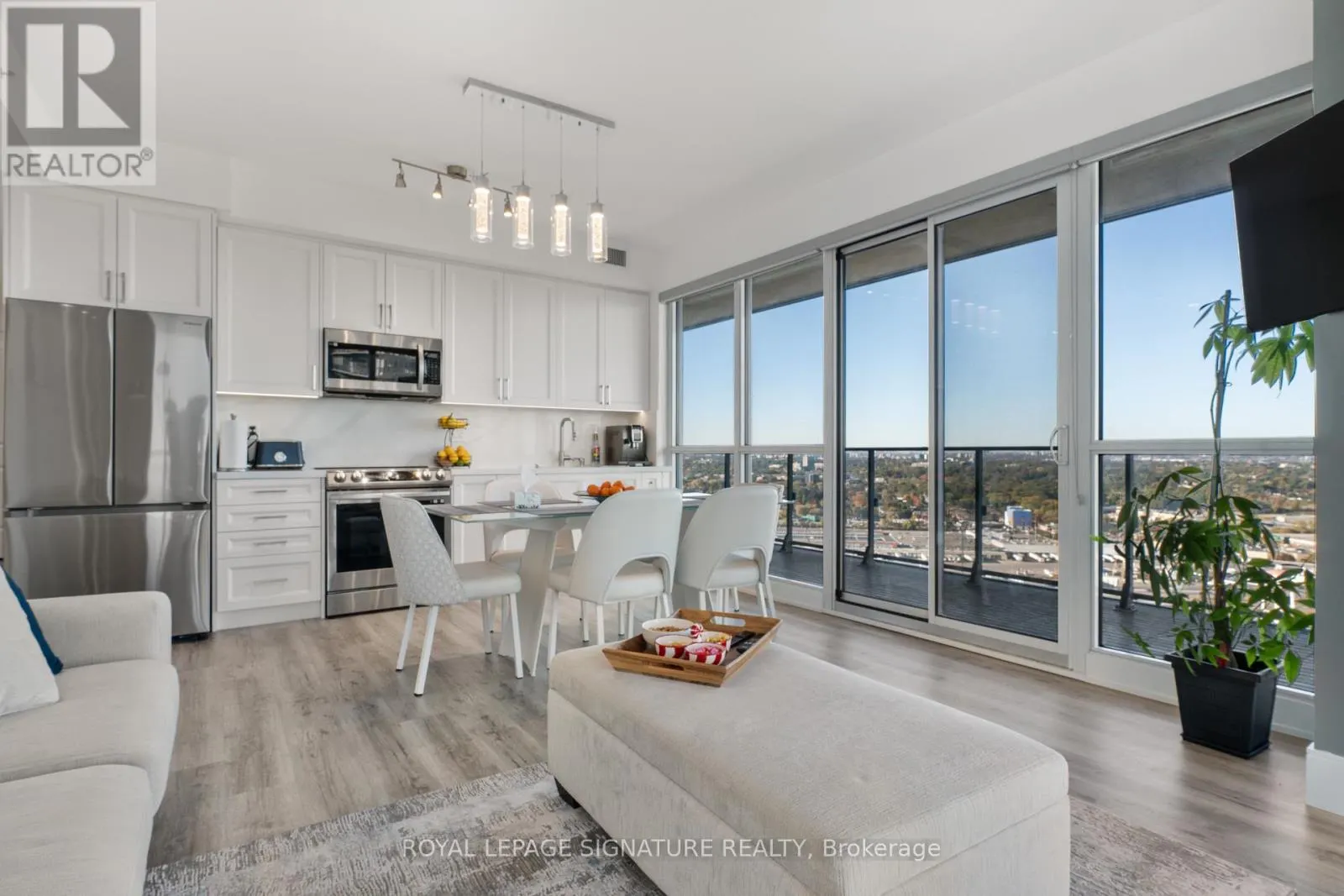 3109 - 10 PARKLAWN ROAD