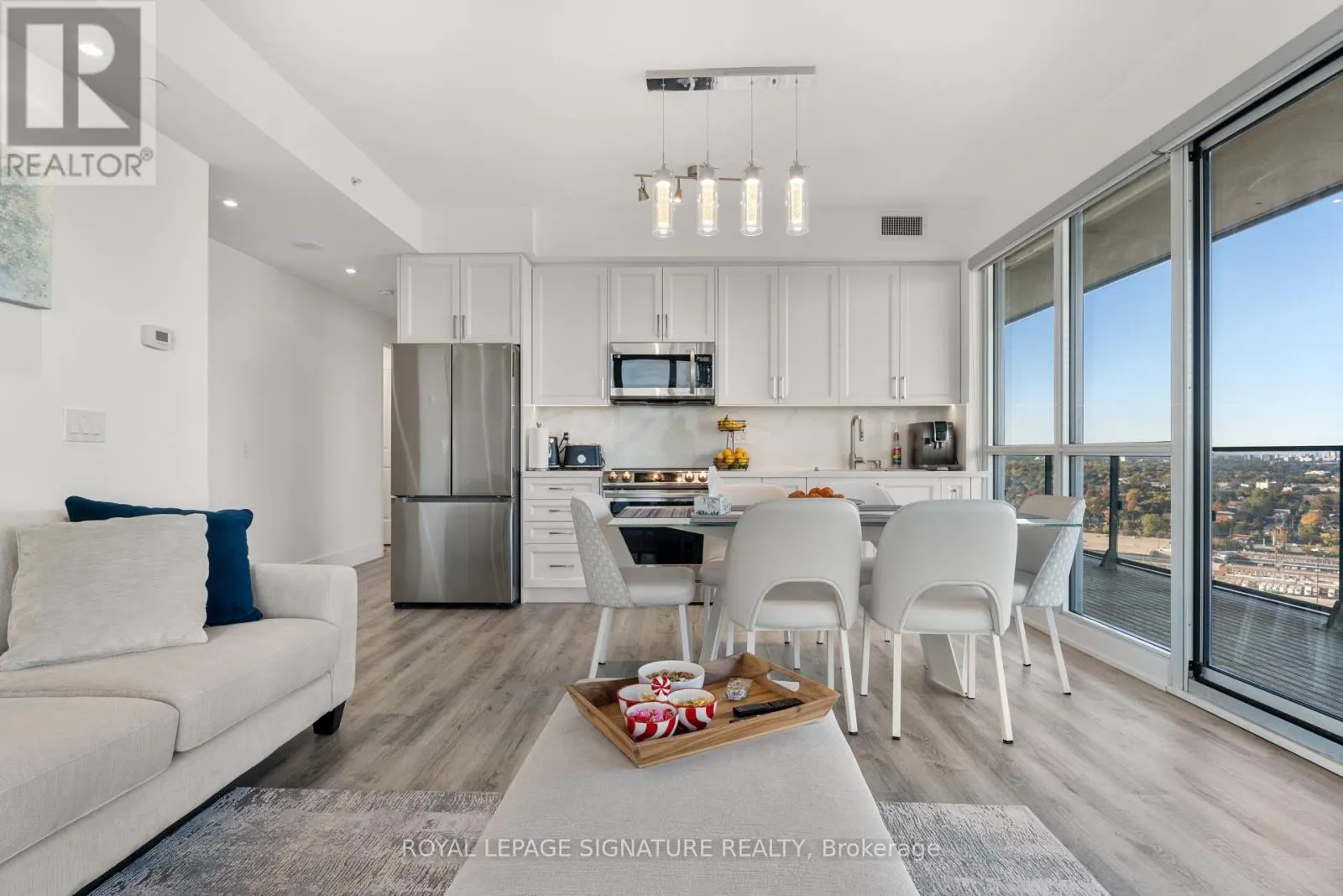 3109 - 10 PARKLAWN ROAD