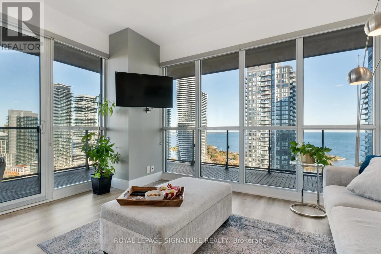 3109 - 10 PARKLAWN ROAD