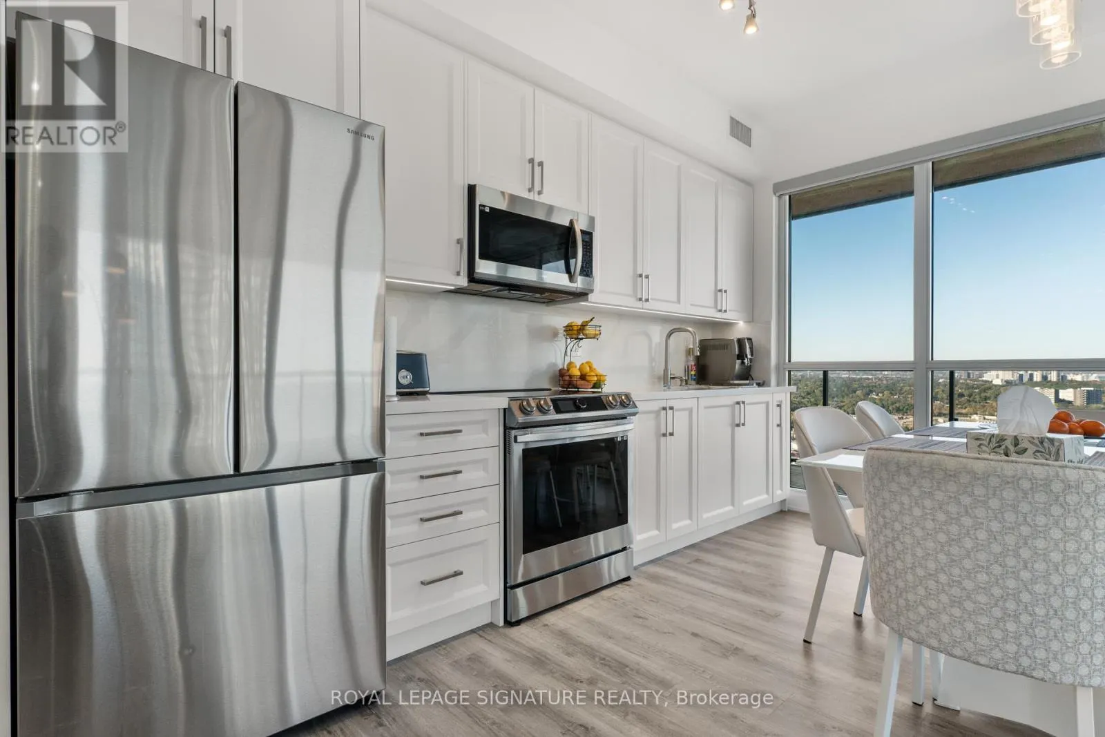 3109 - 10 PARKLAWN ROAD