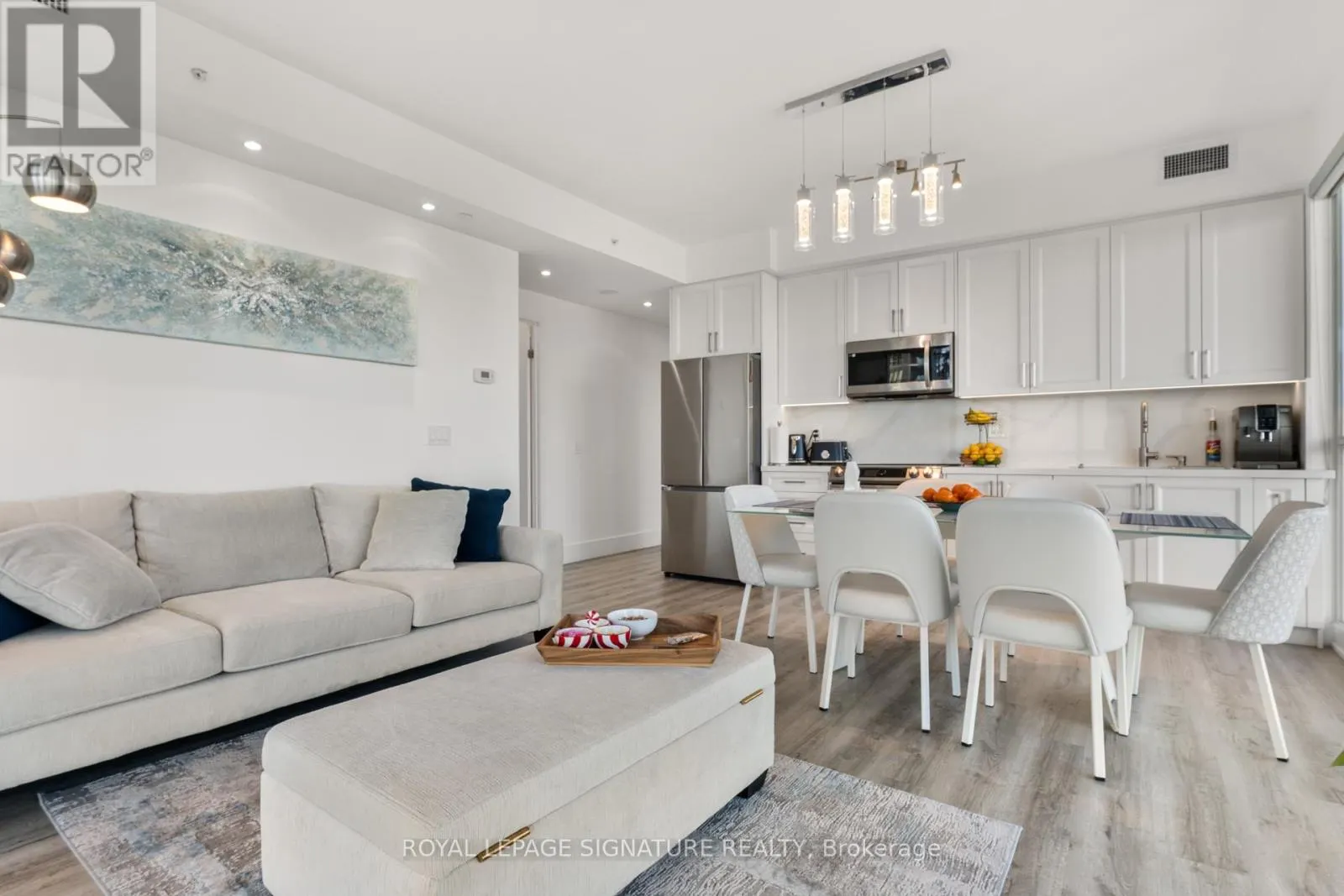 3109 - 10 PARKLAWN ROAD