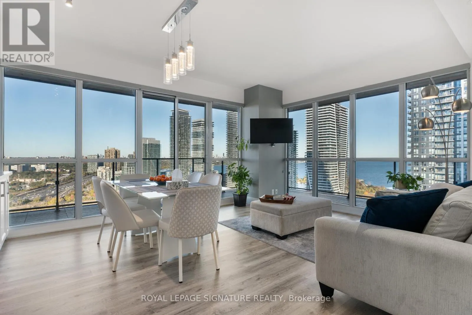 3109 - 10 PARKLAWN ROAD