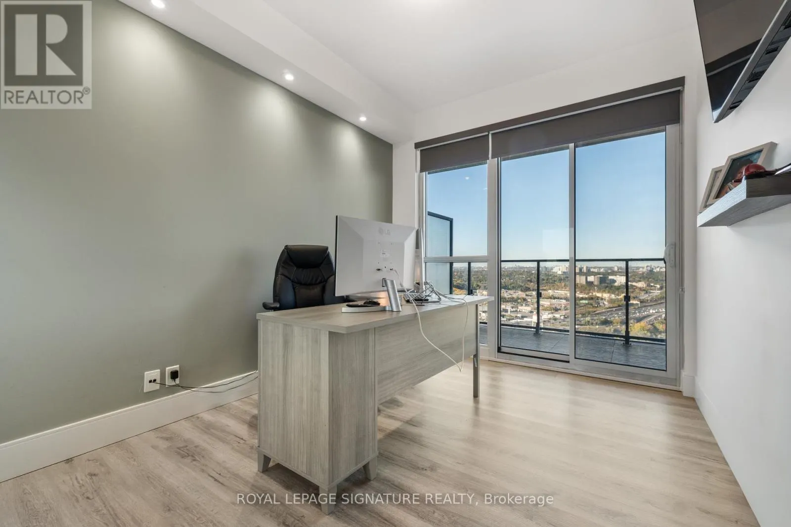 3109 - 10 PARKLAWN ROAD