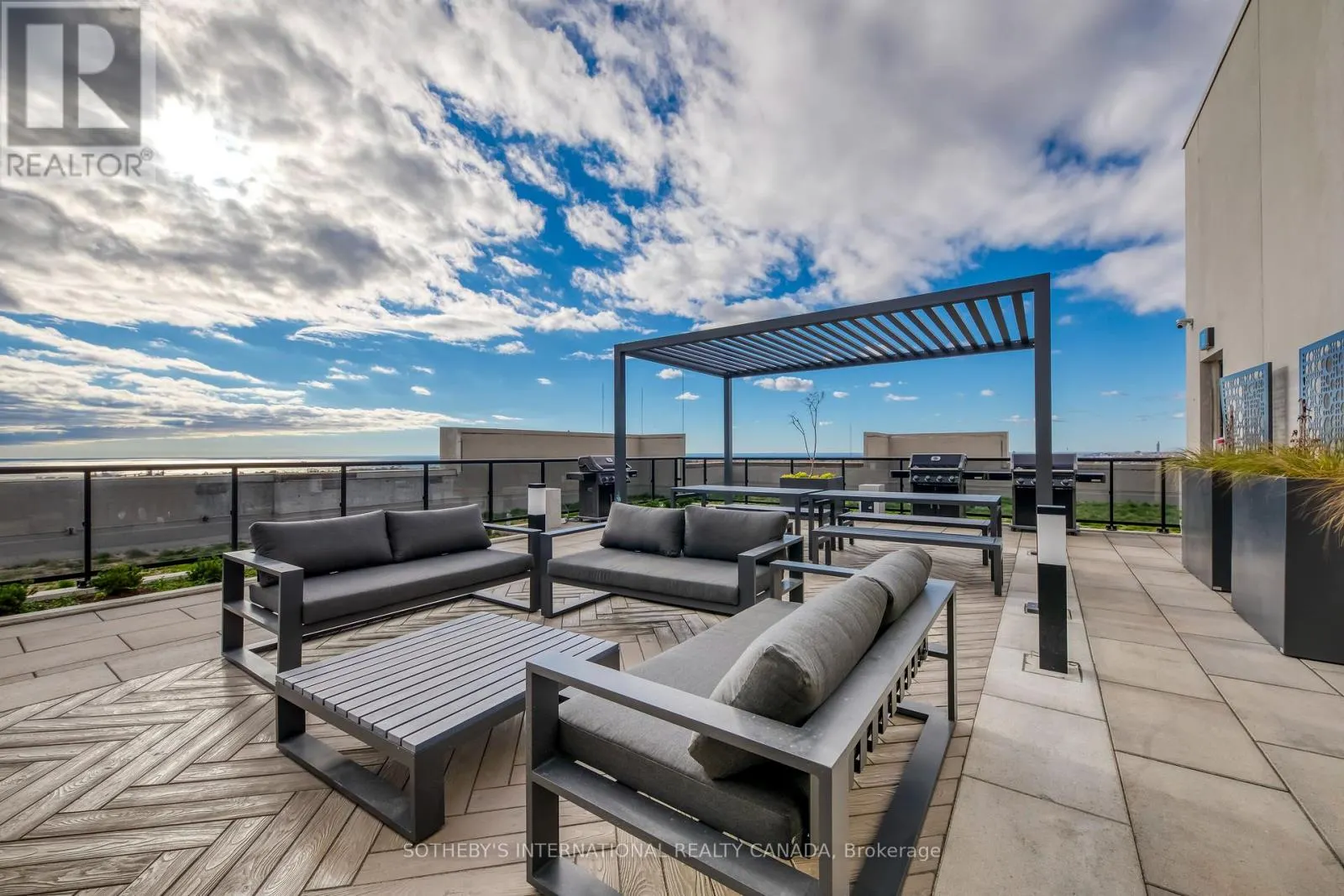 212 - 1035 SOUTHDOWN ROAD
