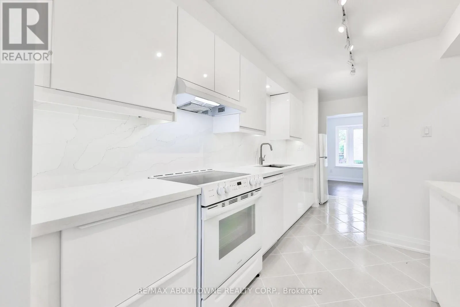 2 - 4635 REGENTS TERRACE