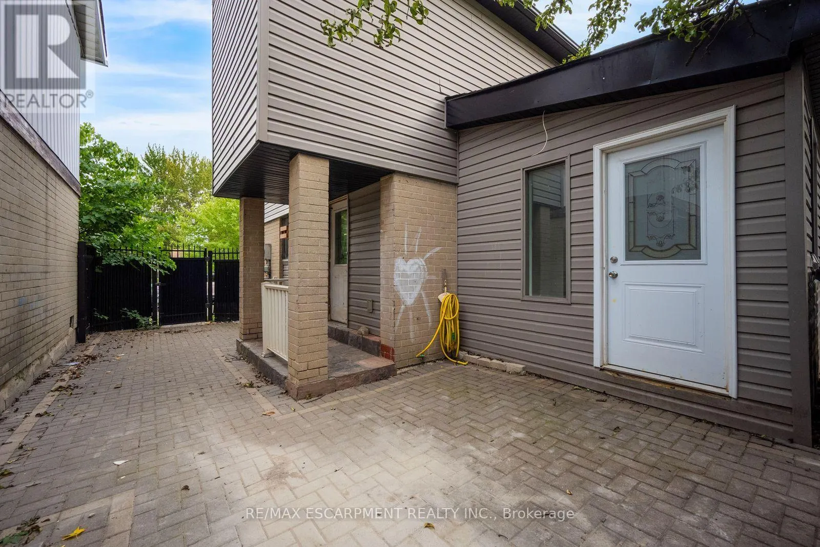 13 HOLMSTEAD COURT