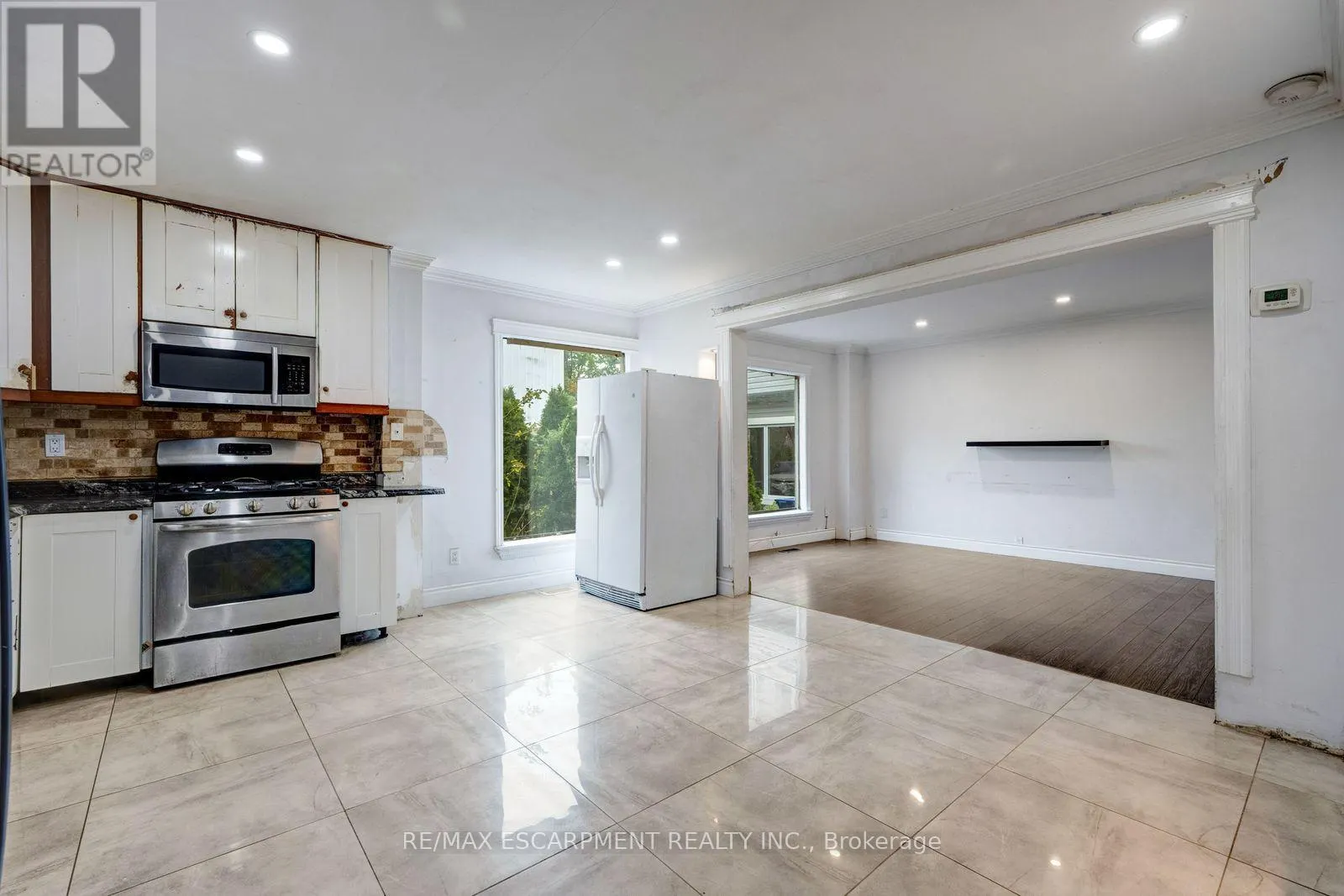 13 HOLMSTEAD COURT