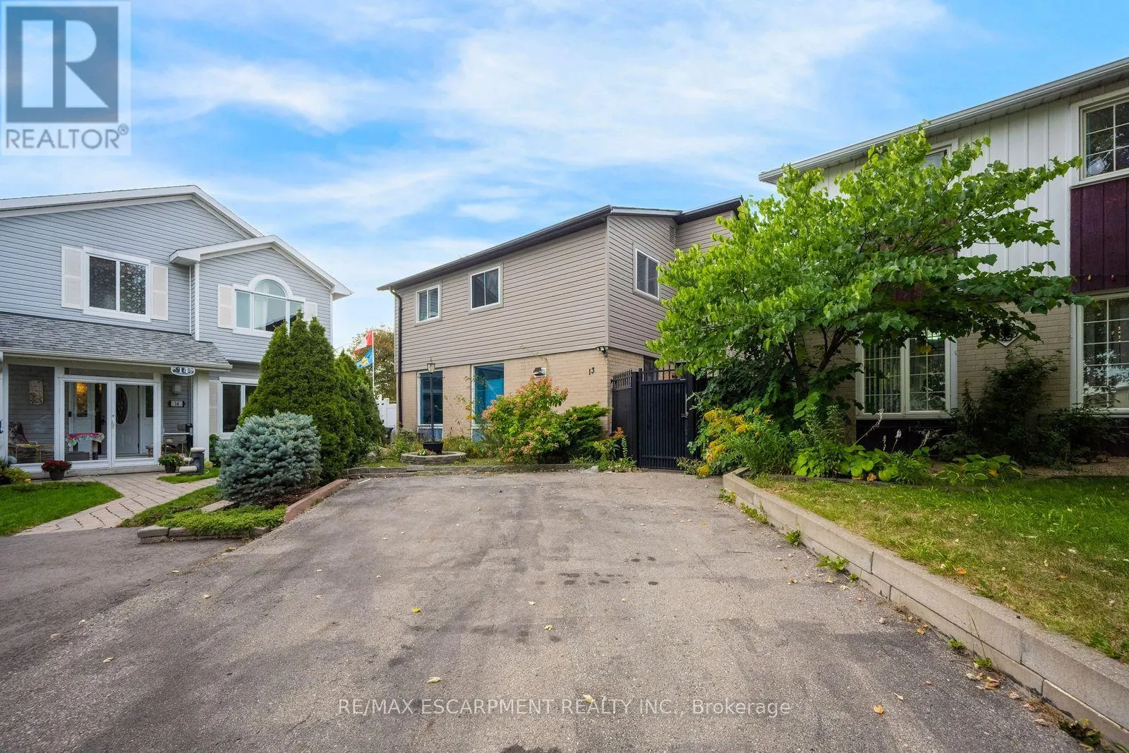 13 HOLMSTEAD COURT