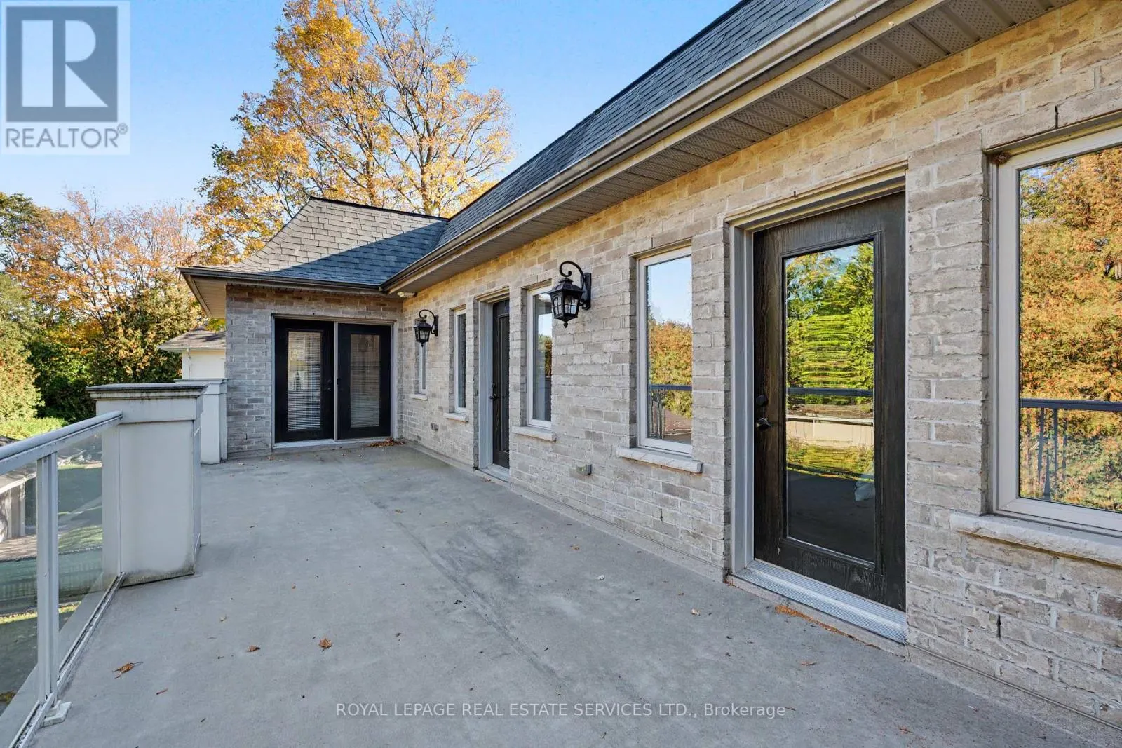 369 LEES LANE