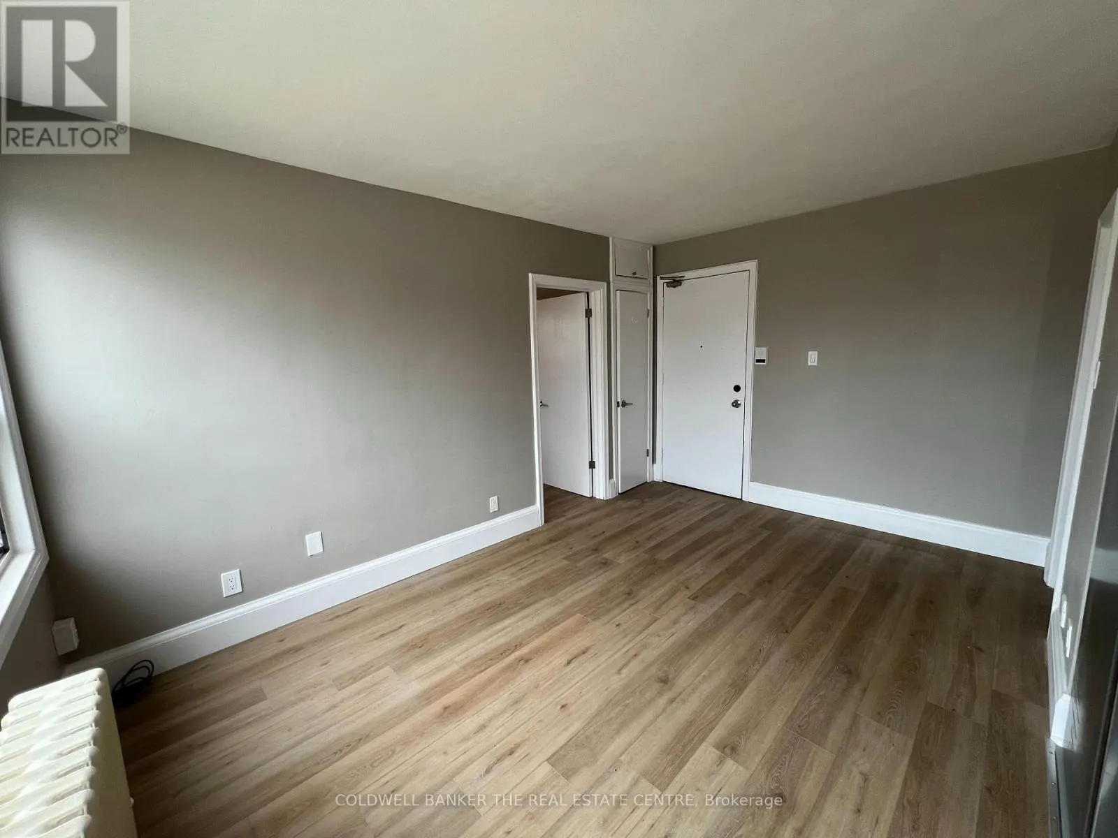 4 - 108 GRANDVILLE AVENUE