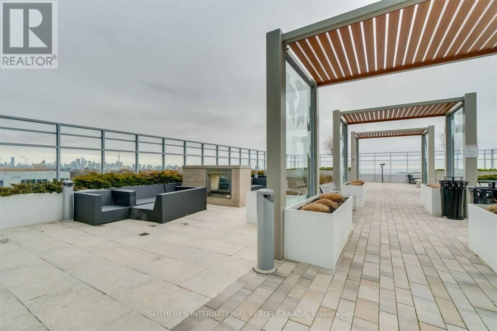 813 - 1830 BLOOR STREET W