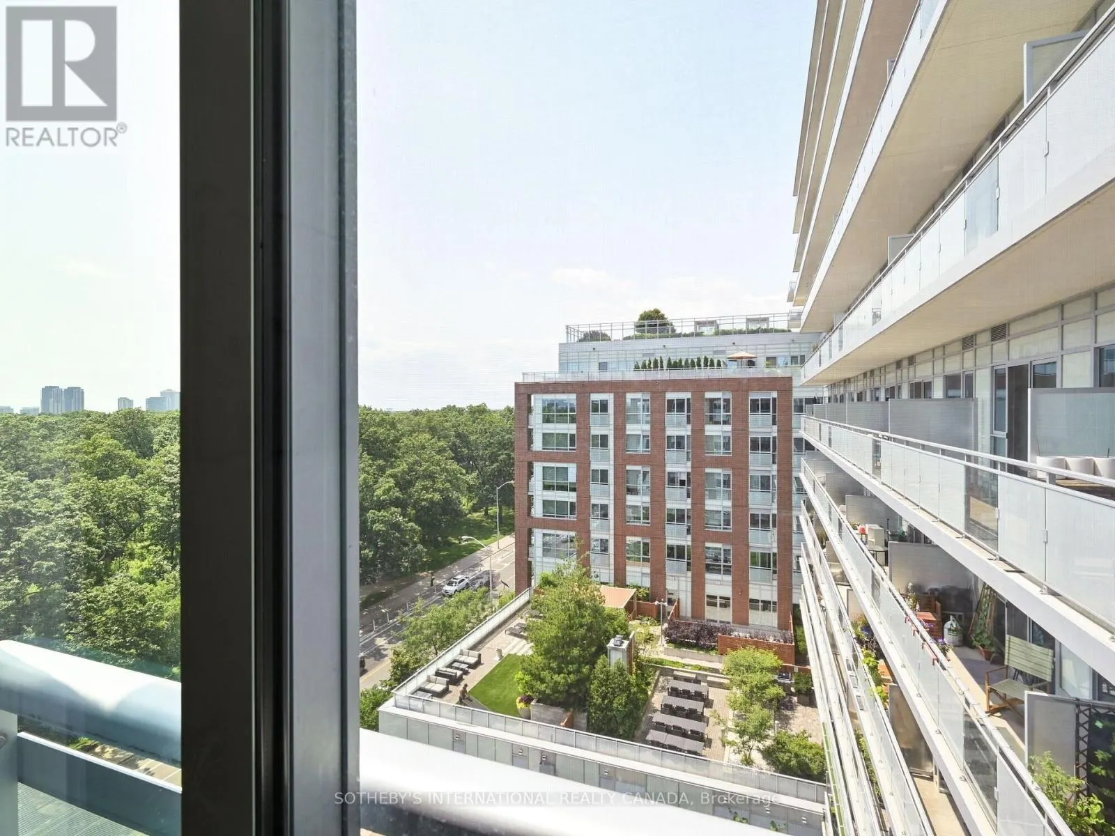 813 - 1830 BLOOR STREET W