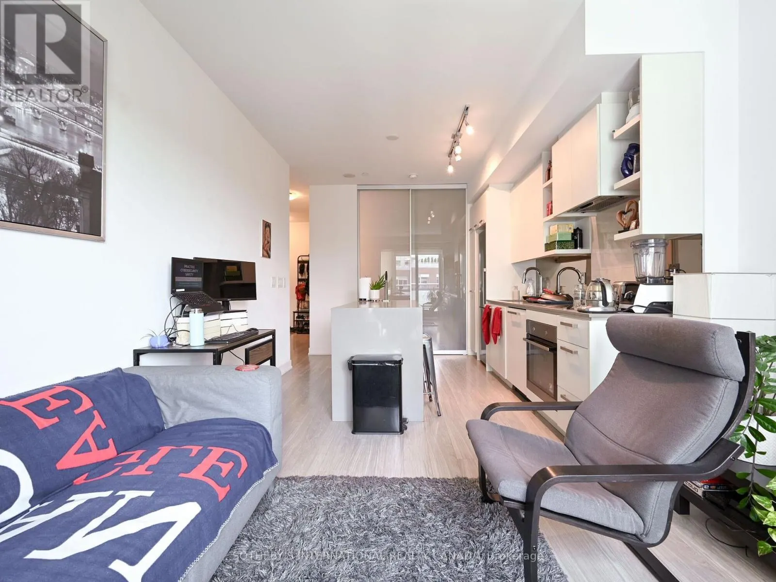 813 - 1830 BLOOR STREET W