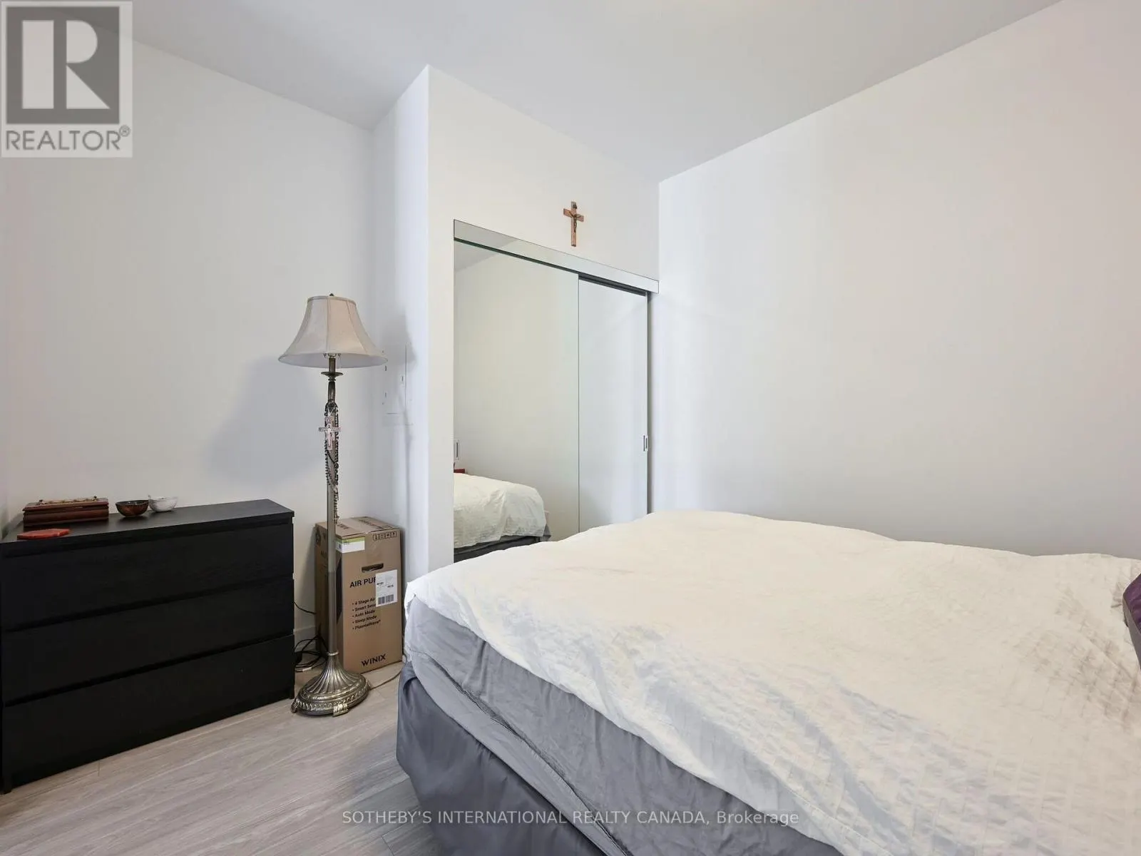813 - 1830 BLOOR STREET W