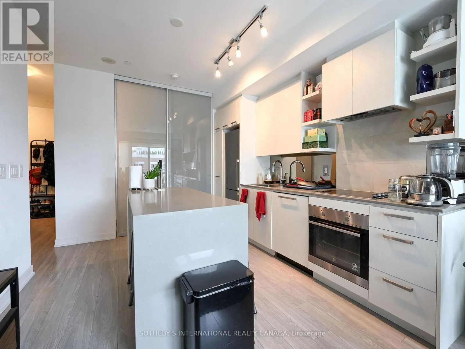 813 - 1830 BLOOR STREET W