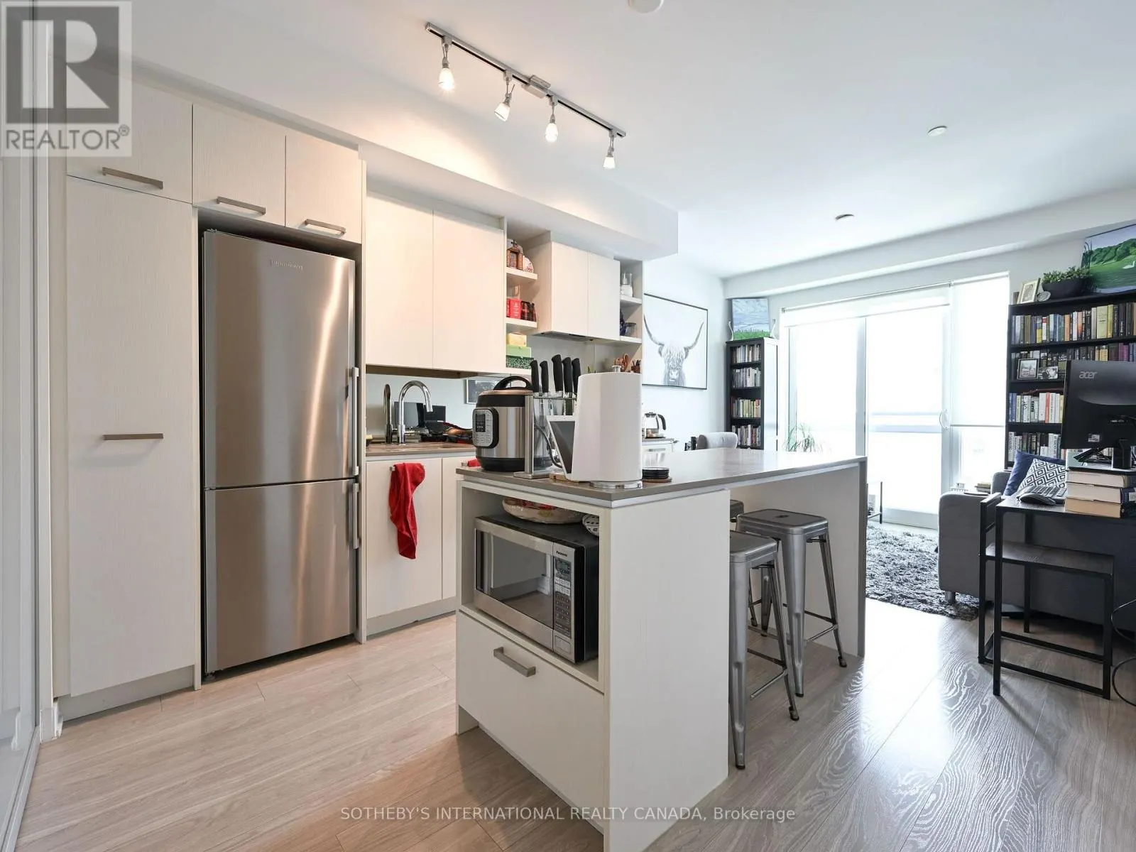 813 - 1830 BLOOR STREET W
