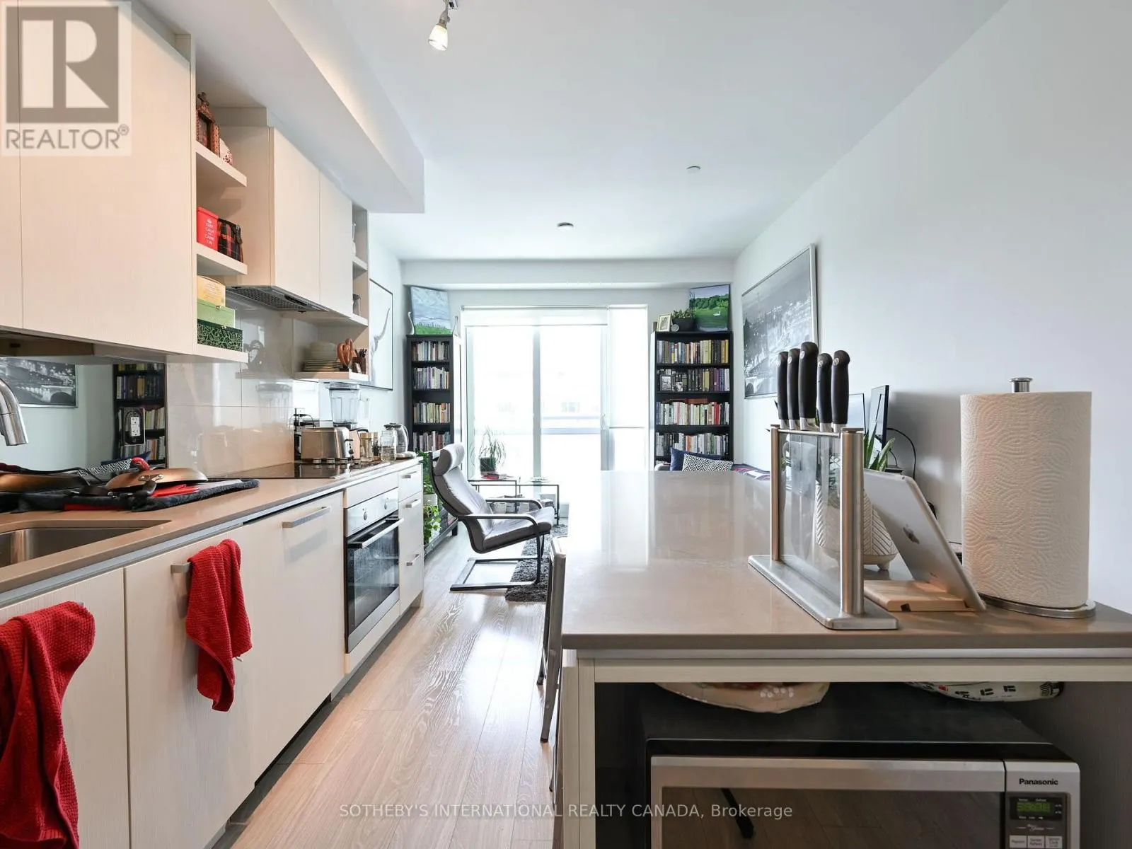 813 - 1830 BLOOR STREET W