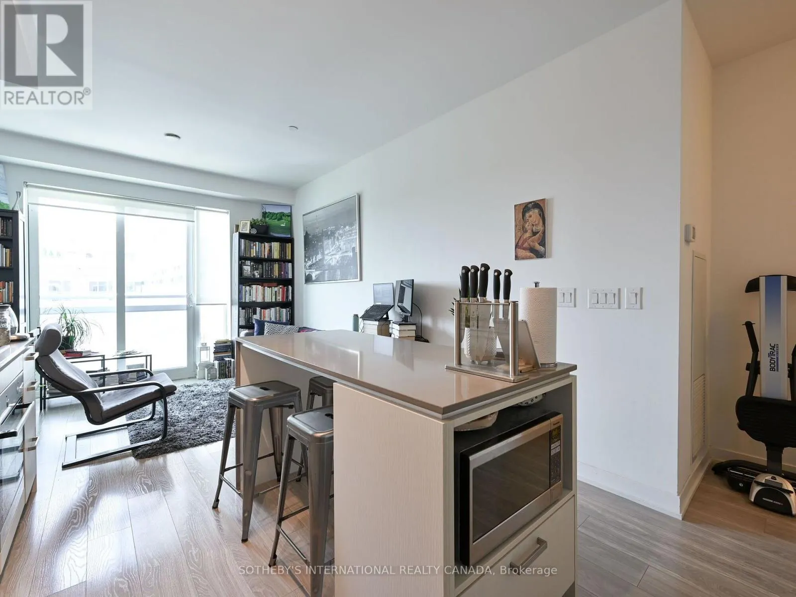 813 - 1830 BLOOR STREET W