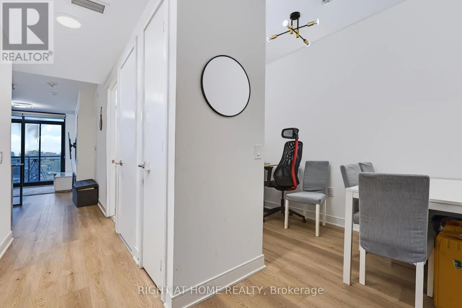 422 - 86 DUNDAS STREET E