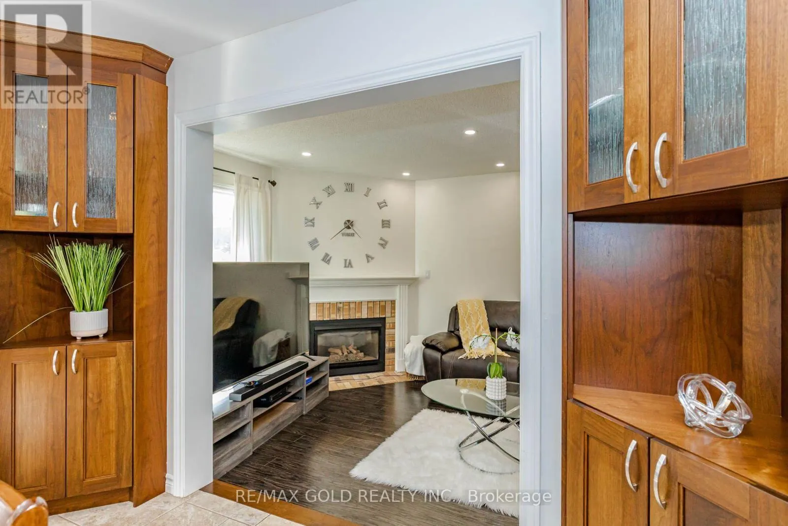 93 LAUCHLIN CRESCENT