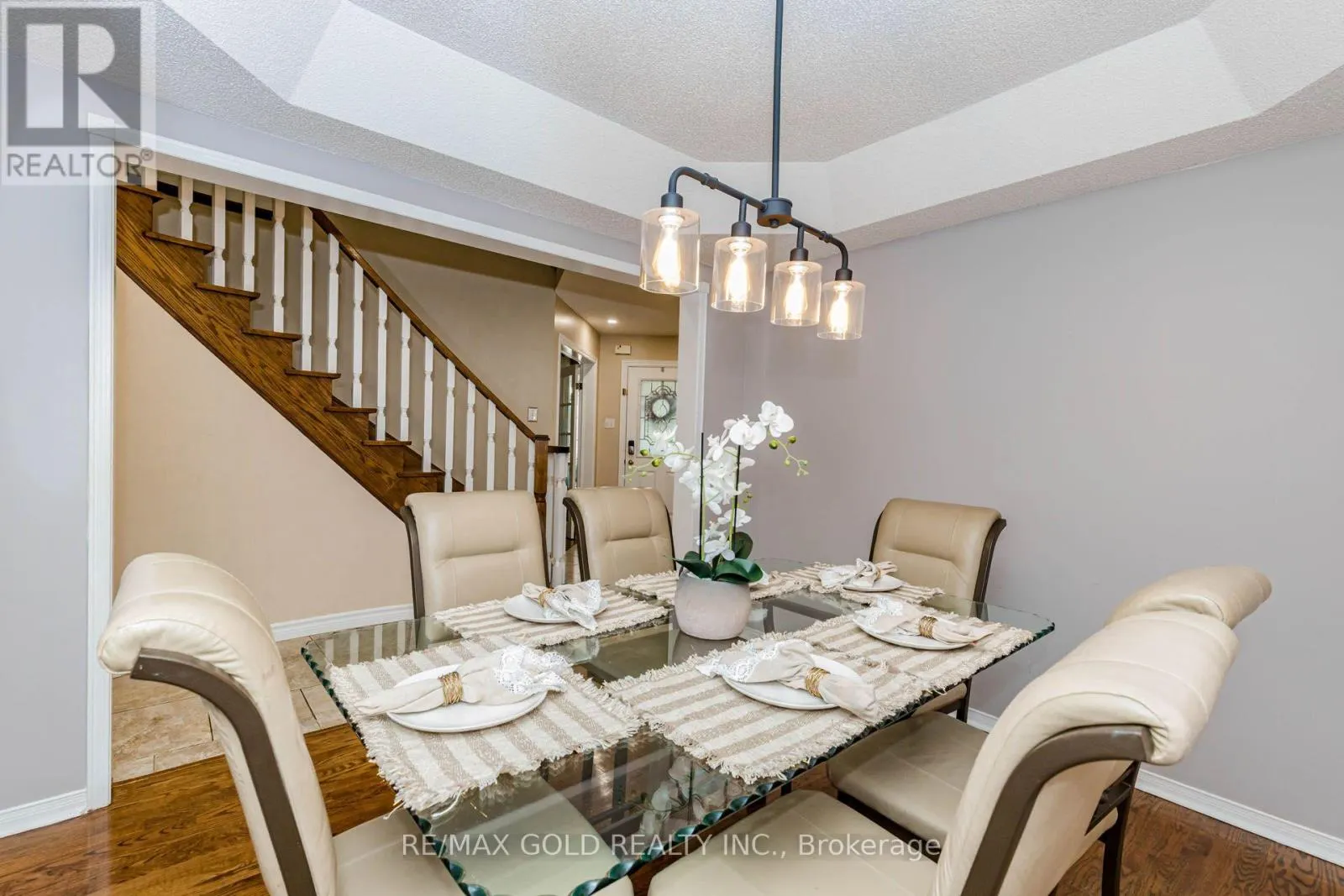 93 LAUCHLIN CRESCENT
