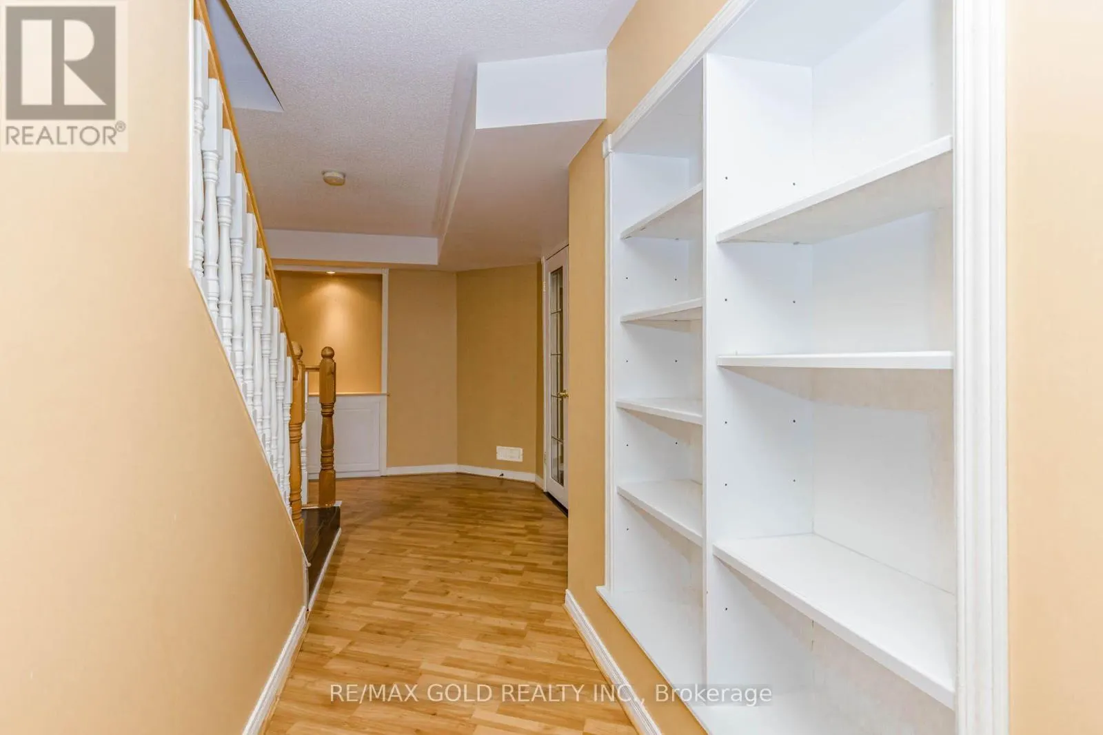 93 LAUCHLIN CRESCENT