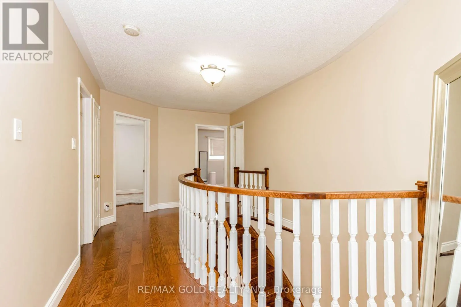 93 LAUCHLIN CRESCENT
