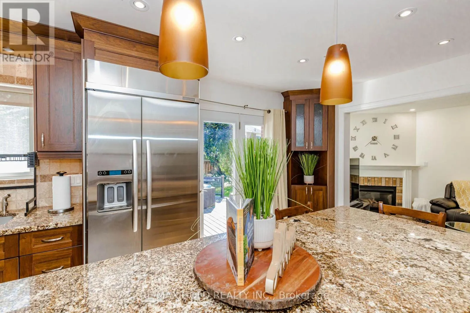 93 LAUCHLIN CRESCENT