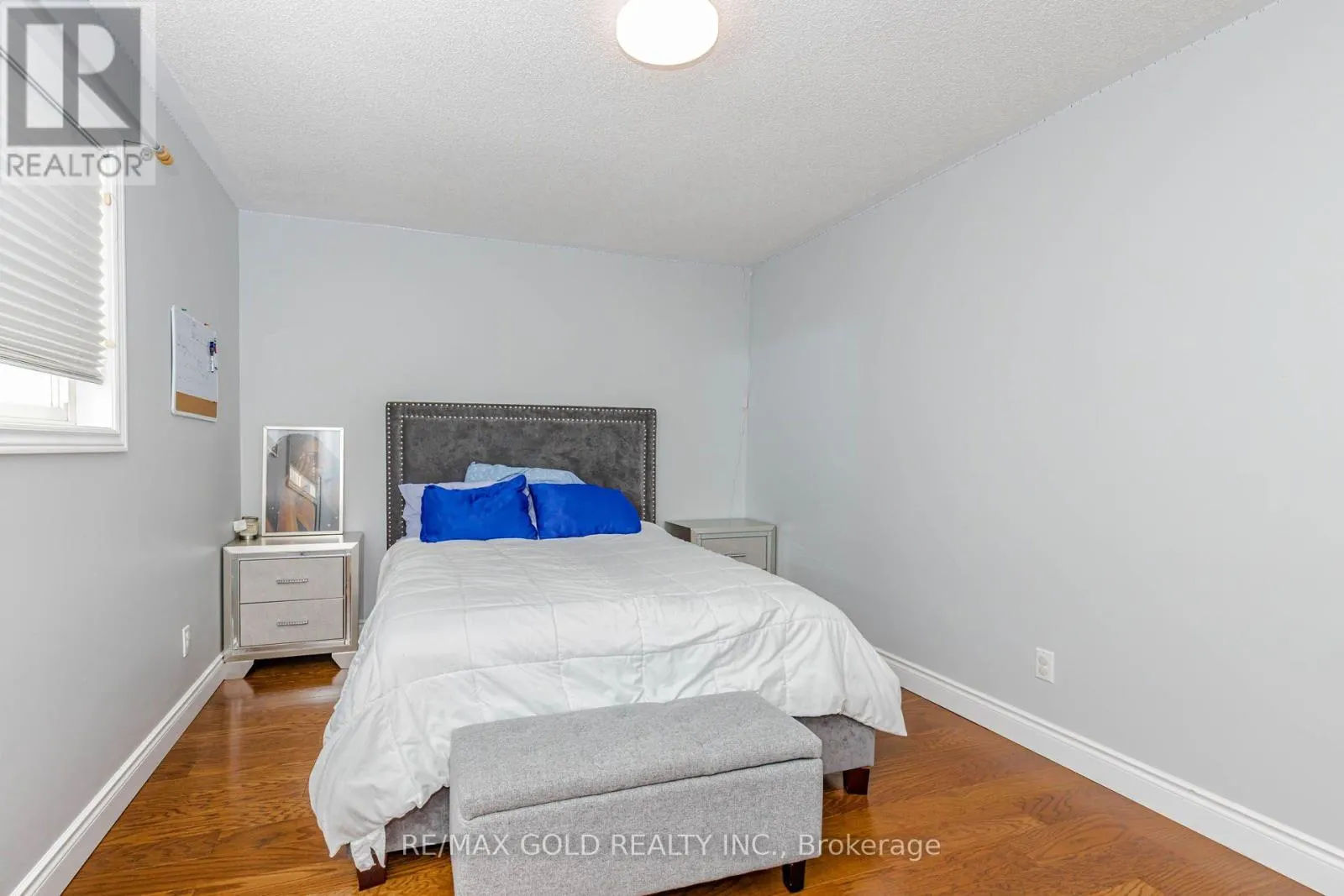 93 LAUCHLIN CRESCENT