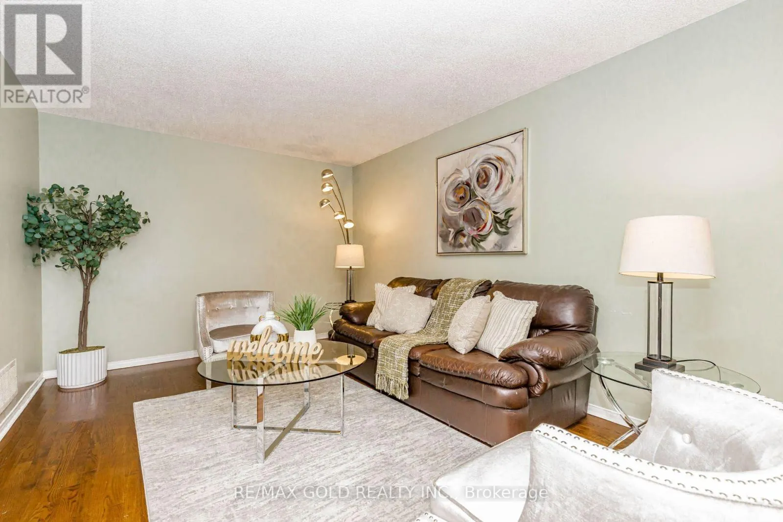 93 LAUCHLIN CRESCENT