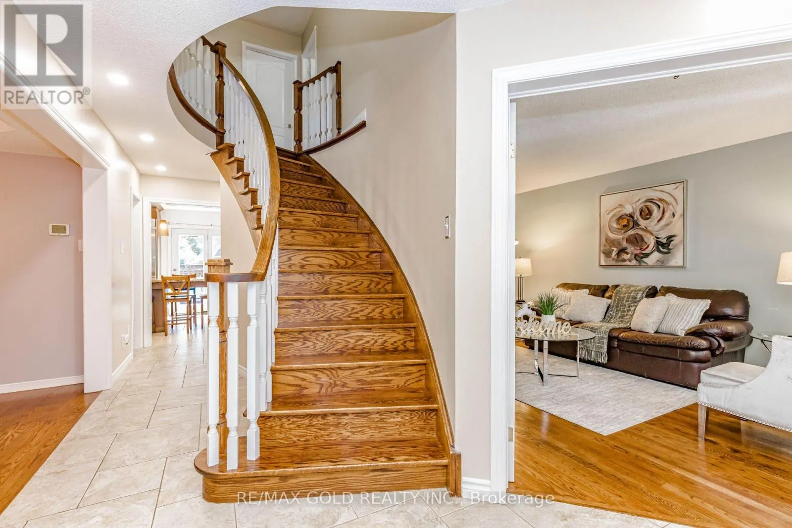 93 LAUCHLIN CRESCENT