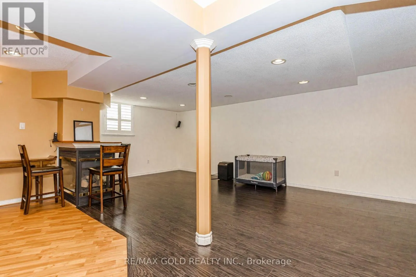 93 LAUCHLIN CRESCENT