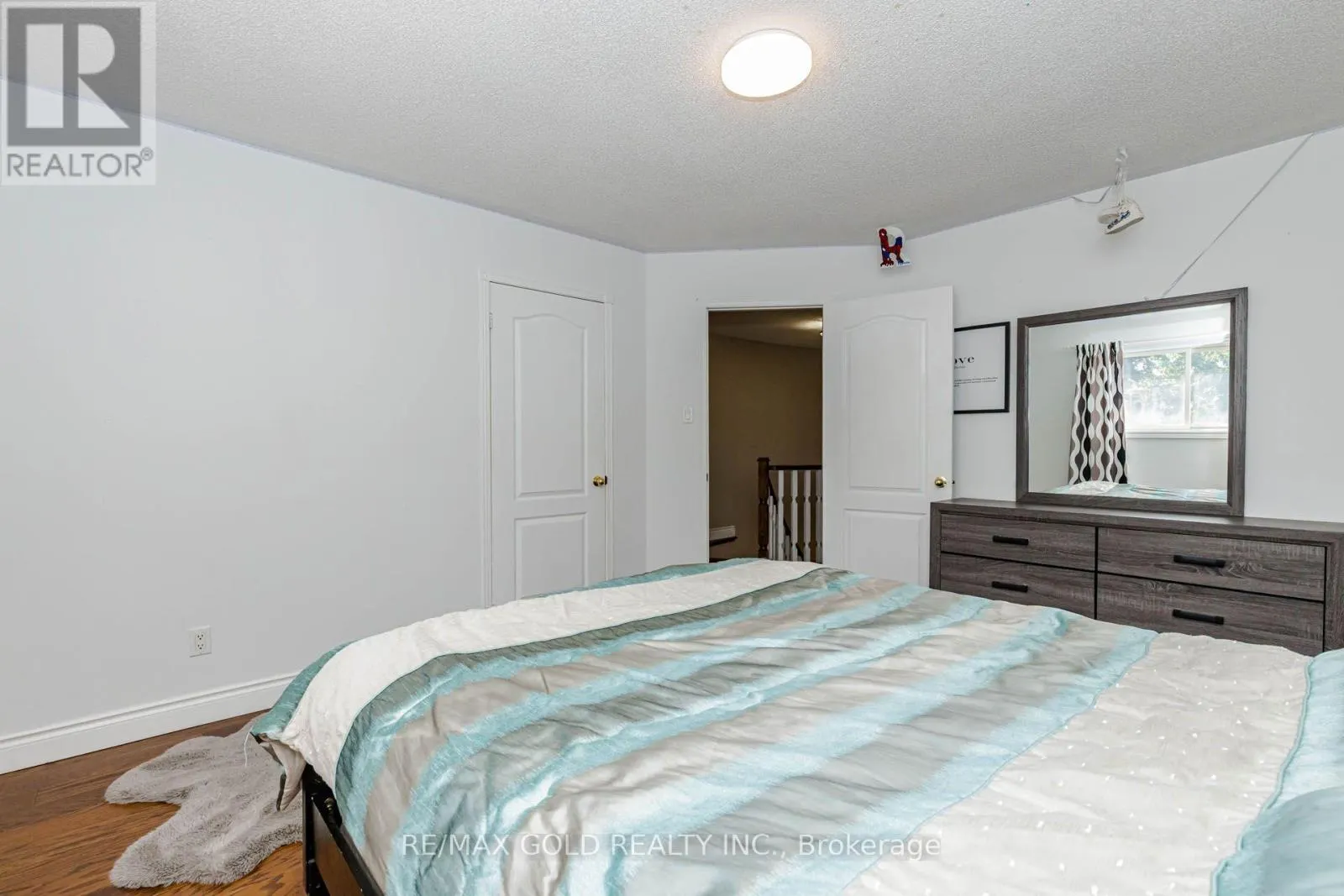 93 LAUCHLIN CRESCENT