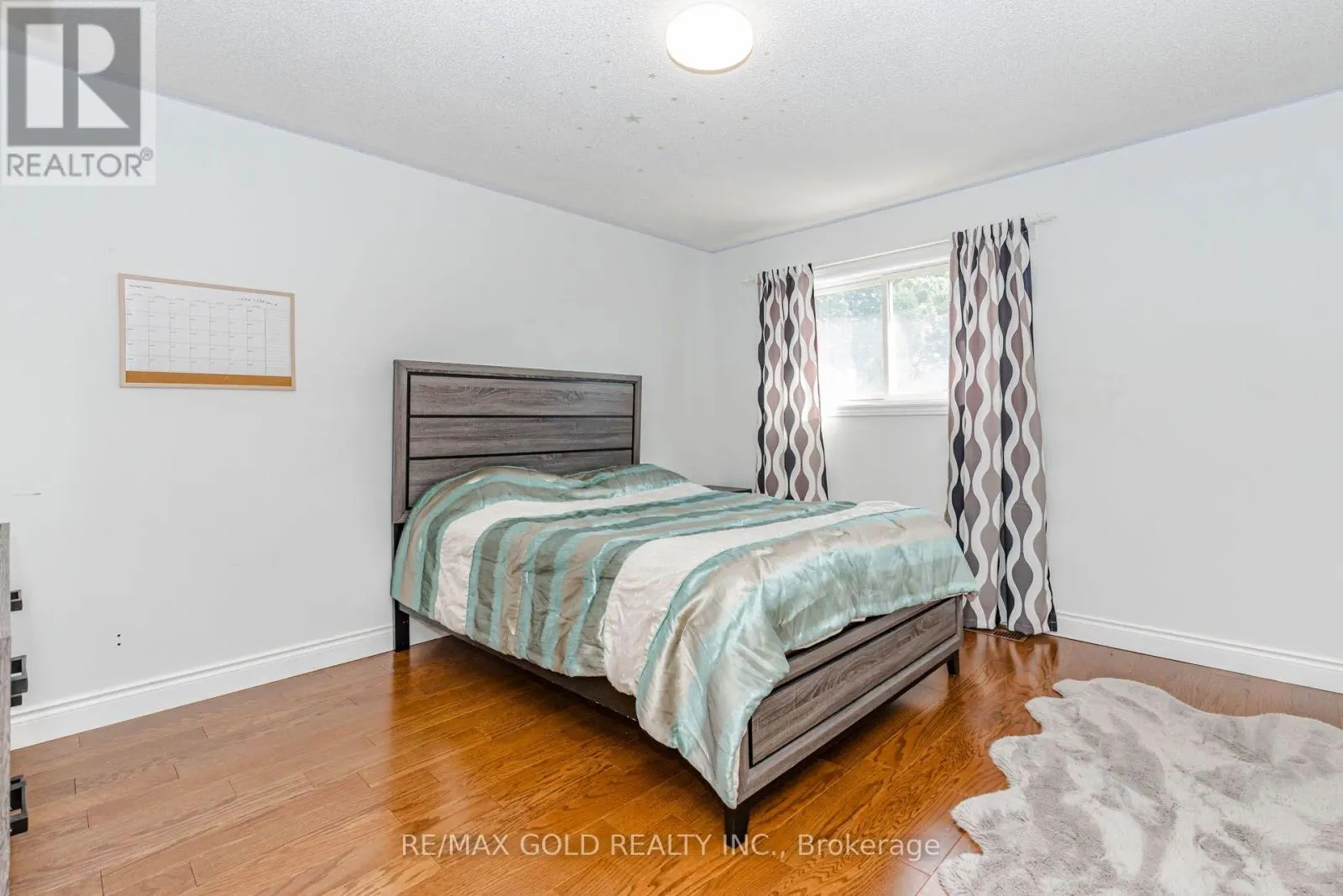 93 LAUCHLIN CRESCENT