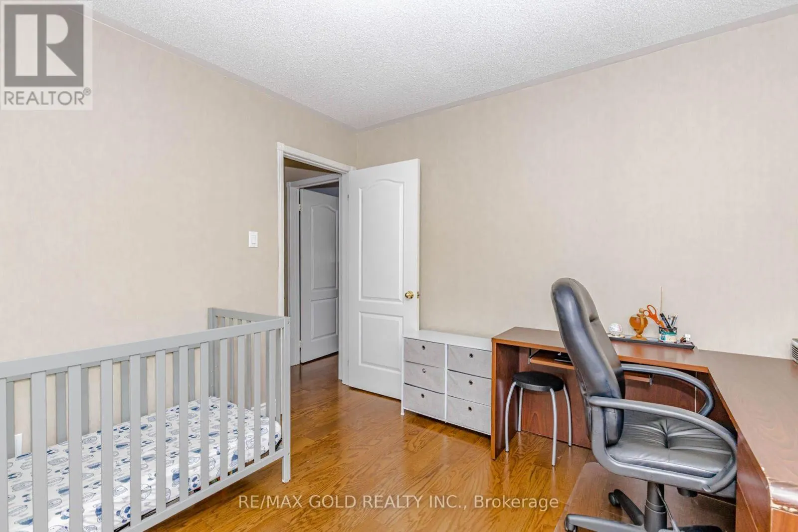 93 LAUCHLIN CRESCENT