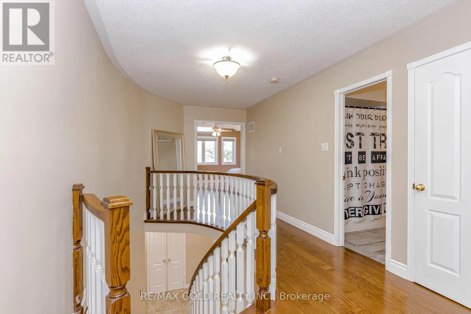 93 LAUCHLIN CRESCENT