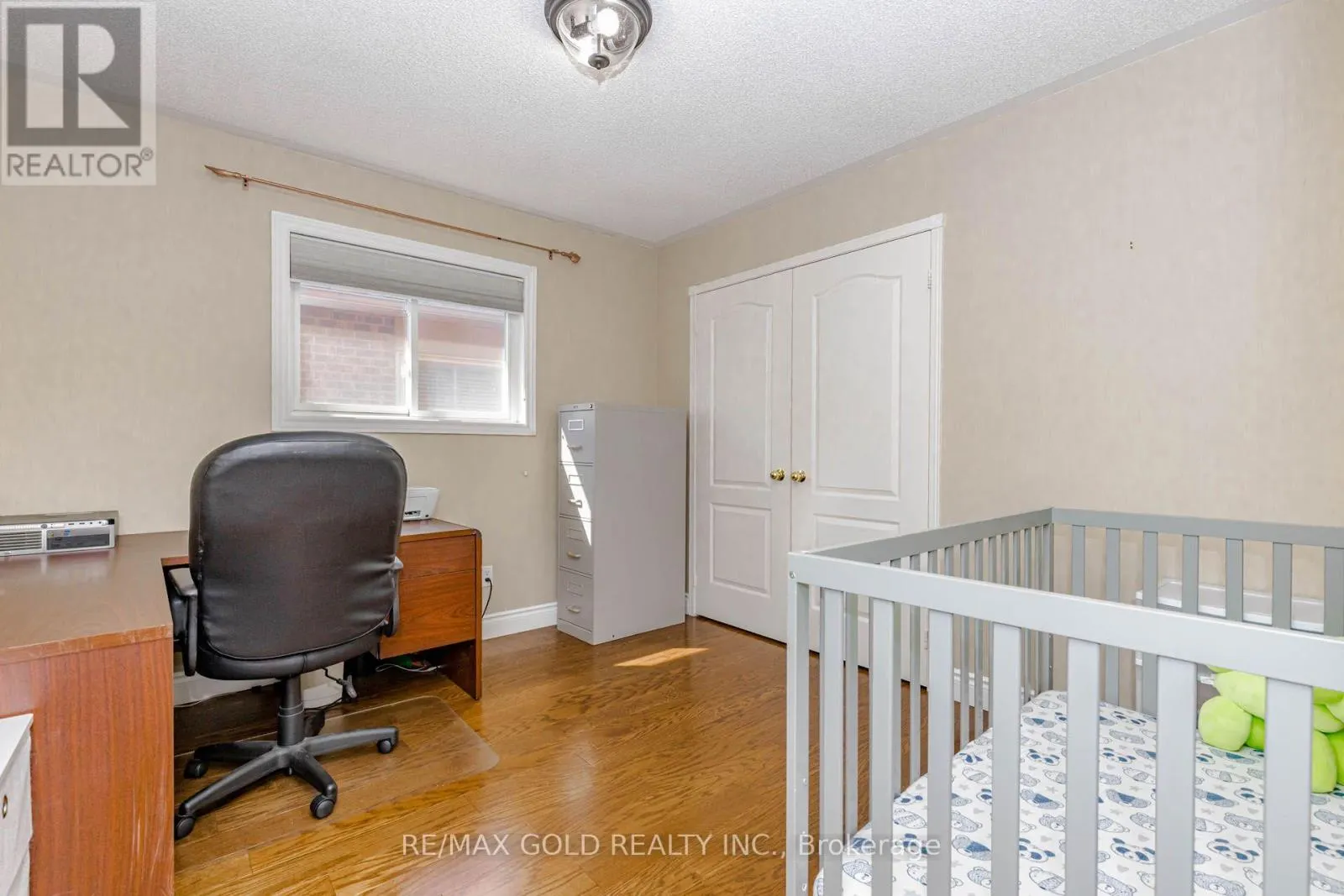 93 LAUCHLIN CRESCENT