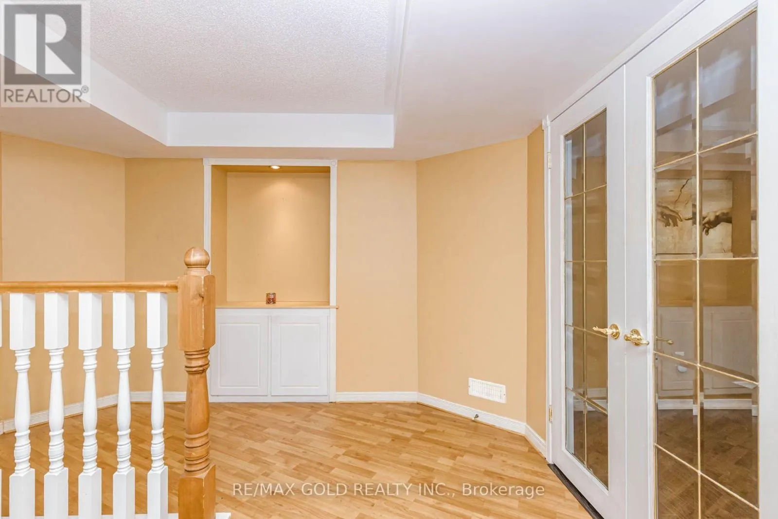 93 LAUCHLIN CRESCENT