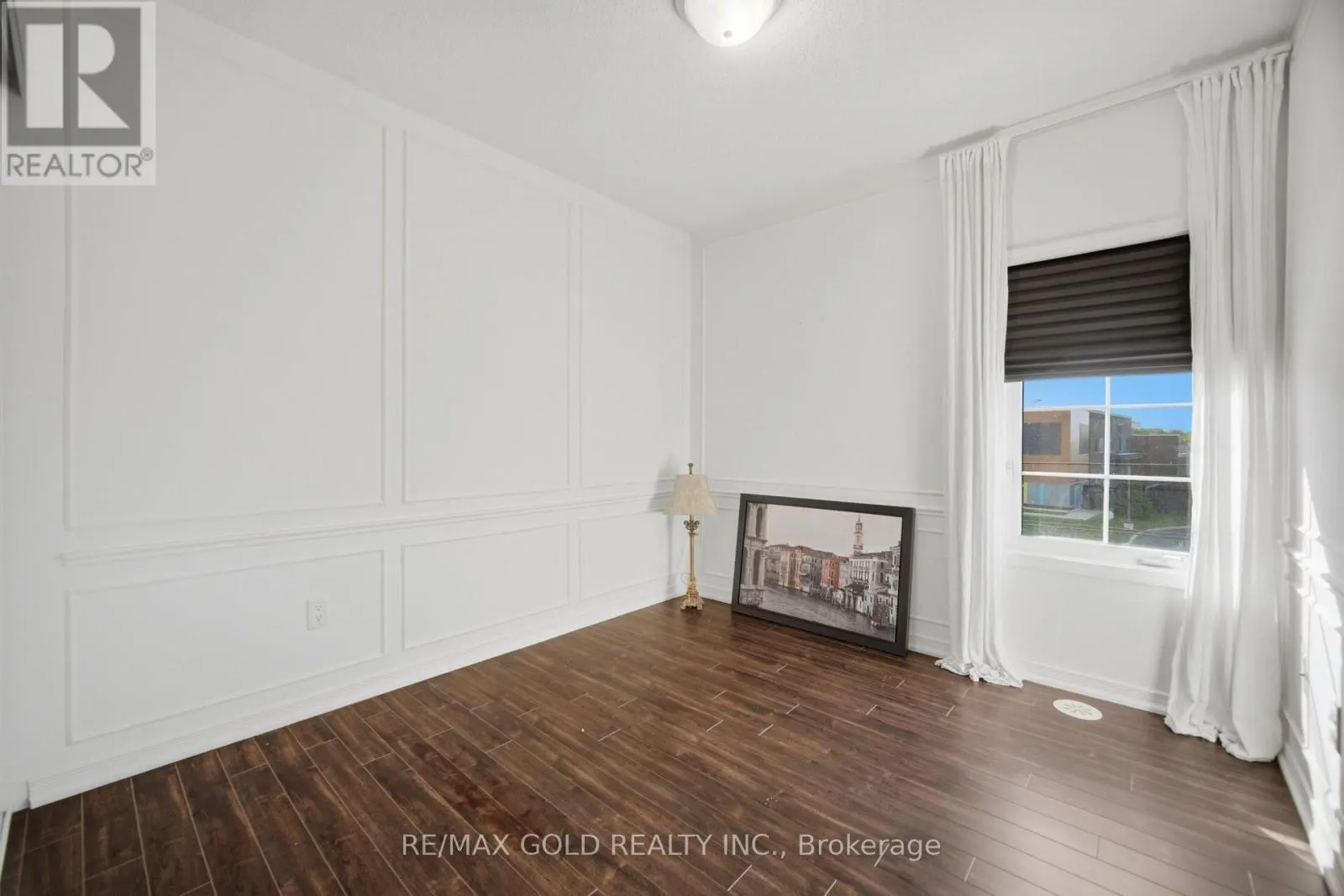 4 UTOPIA WAY