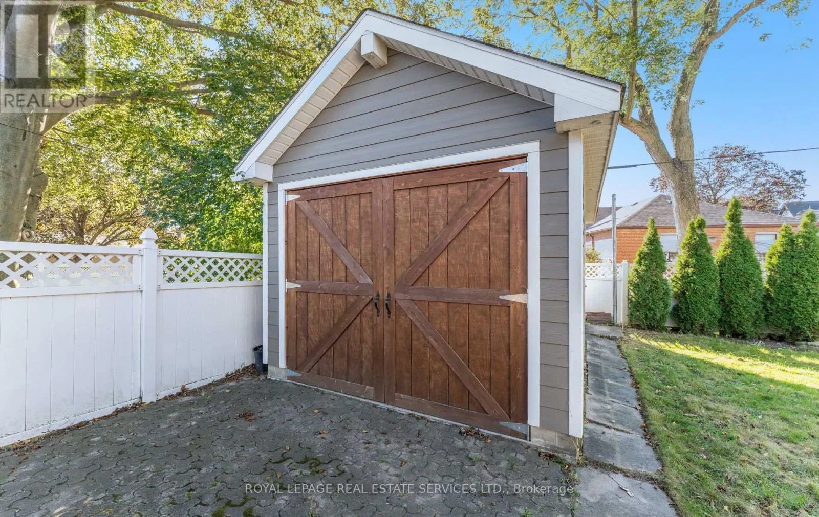 90 SILVERHILL DRIVE
