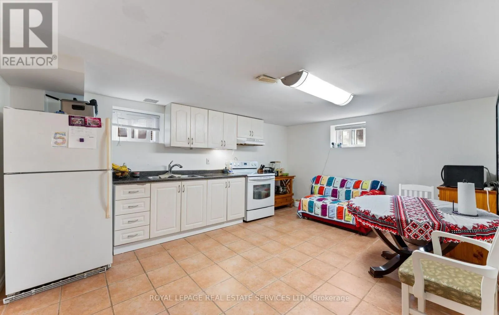 90 SILVERHILL DRIVE